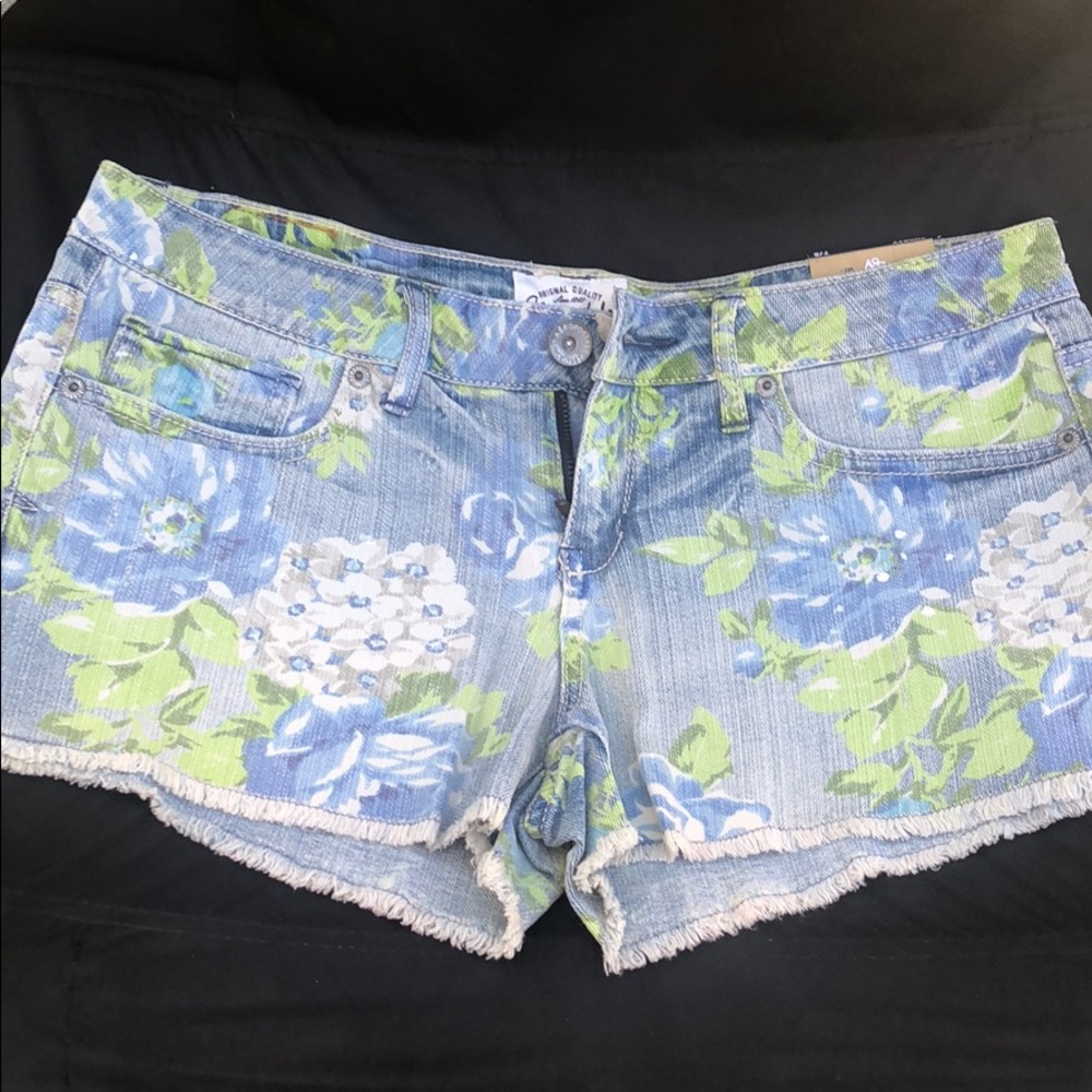 Floral Aeropostale Shorts 7/8 💙💚